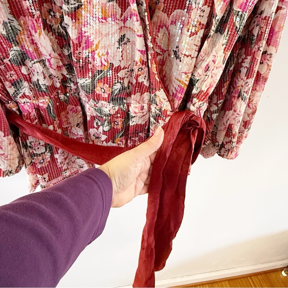 NWT Lauren‎ Conrad Women Sequin Floral Wrap Tie Top 3X Glam Feminine Romantic - Picture 3 of 7